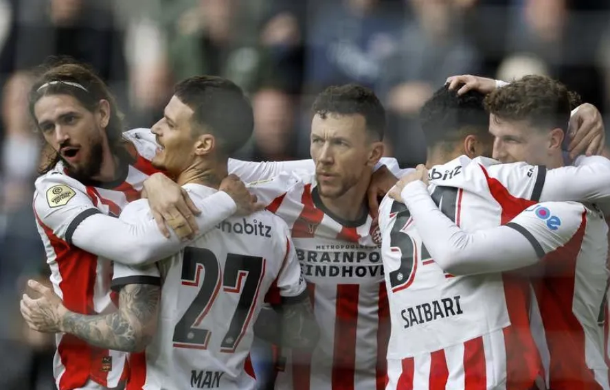 A Cagey Start to the New Campaign