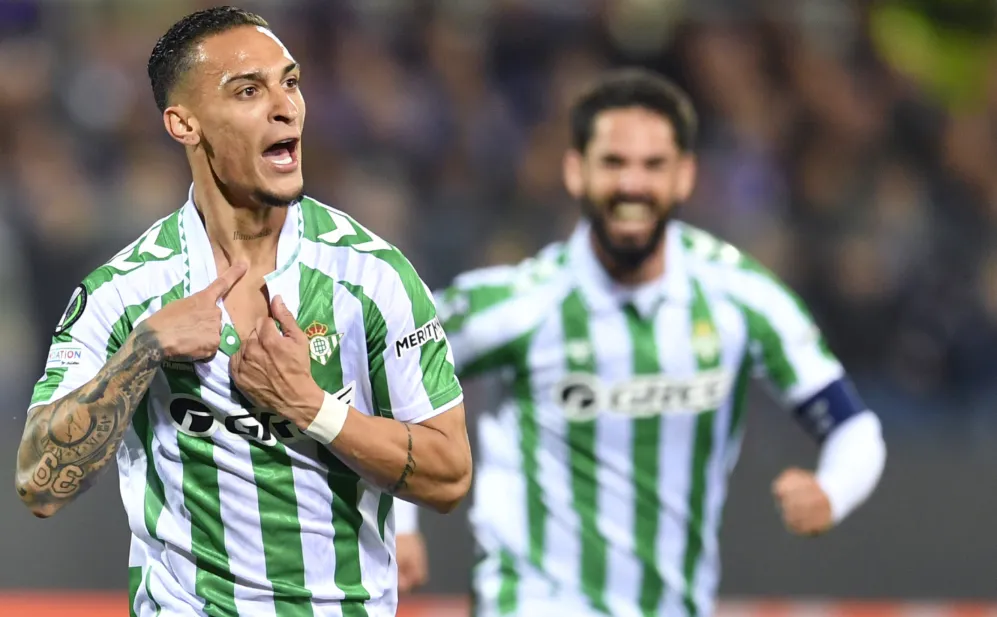 The Unexpected Praise: A Statement That Shook the Stadium